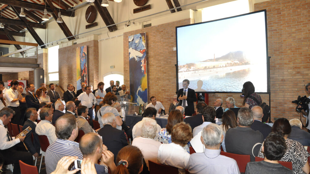 Presentazione progetto vincitore del bando di Concorso  per la ricostruzione del nuovo Science Centre – alla presenza del Ministro Graziano Delrio.