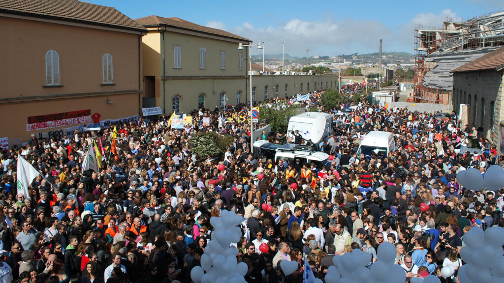 Flash mob Città della Scienza: presenti oltre 10mila persone.